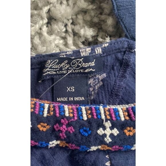 Lucky Brand navy blue EMBROIDERED Boho CAP SLEEVE TUNIC SHIRT TOP sz XS - Picture 4 of 6